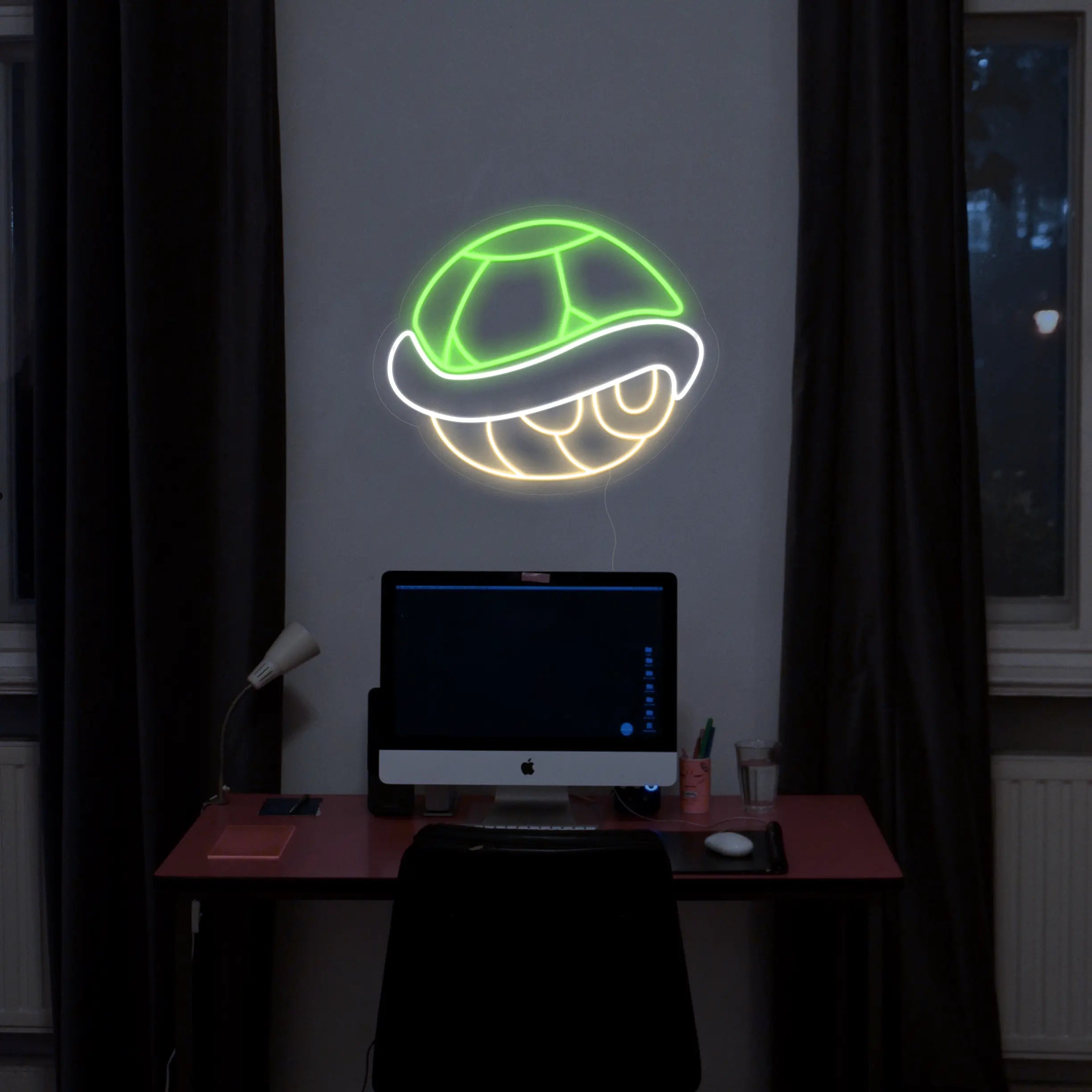 Néon Carapace Verte de Mario dans un Bureau