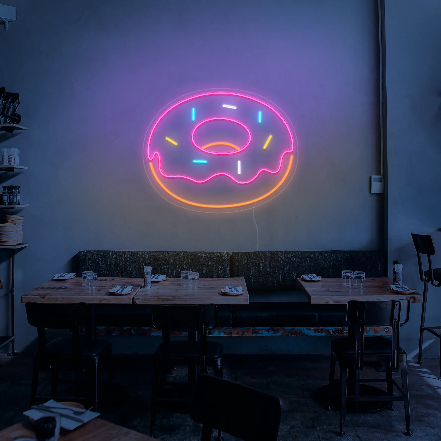 Néon Donuts avec vermicels dans restaurant