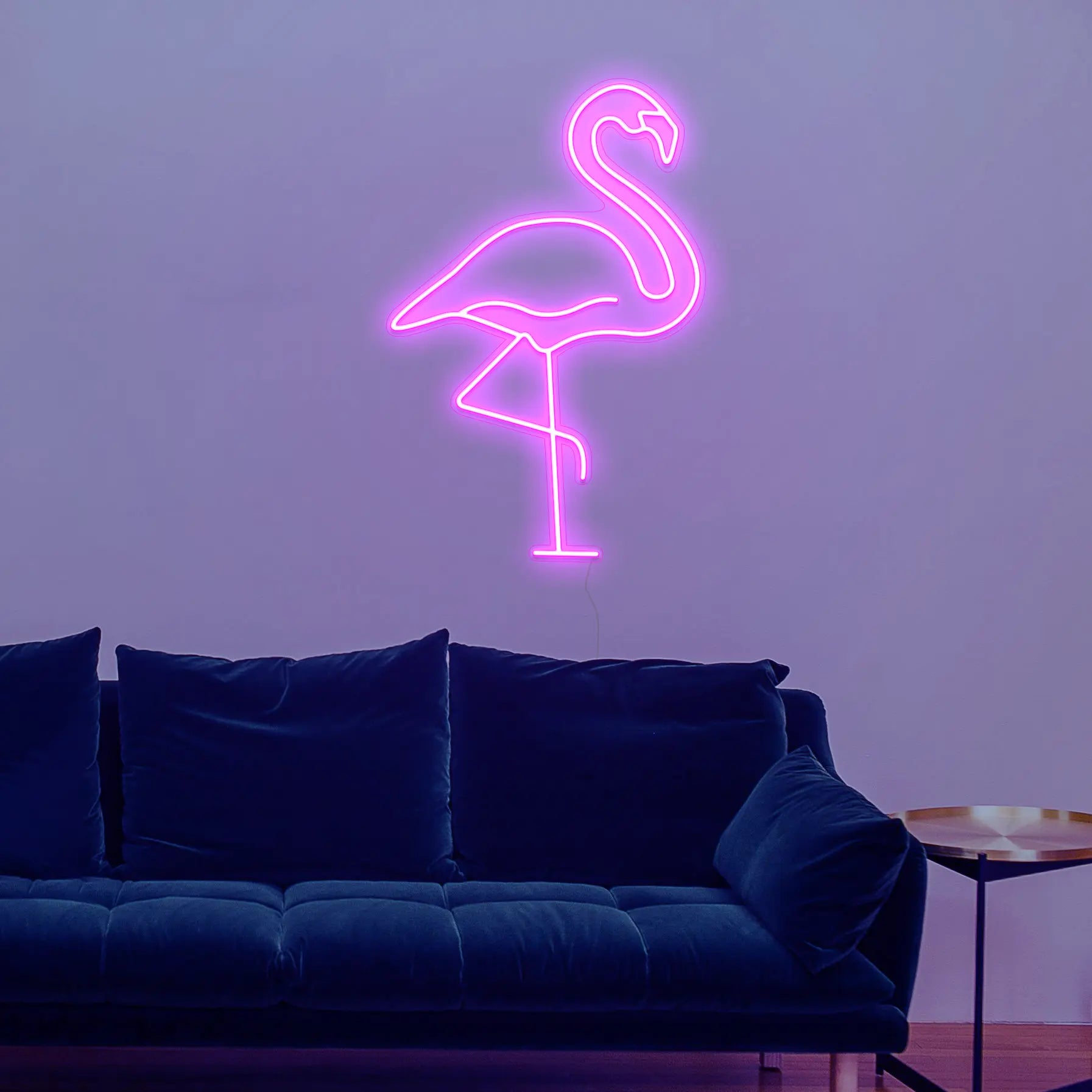 Néon Flamant Rose Retro dans un Salon