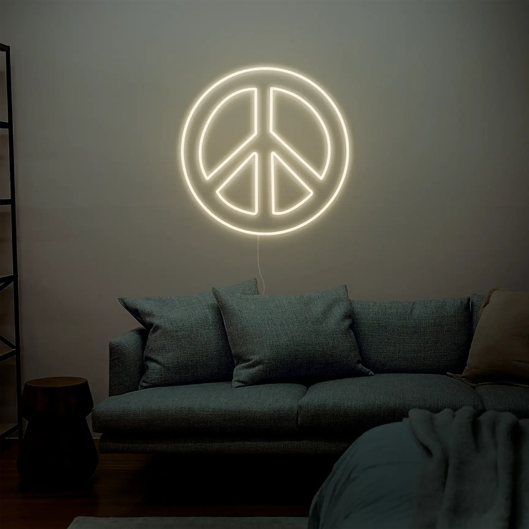 Néon Peace and Love dans un Salon