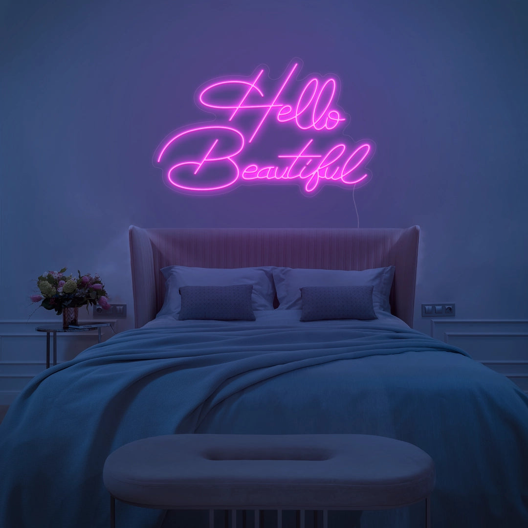 néon hello beautiful dans une chambre