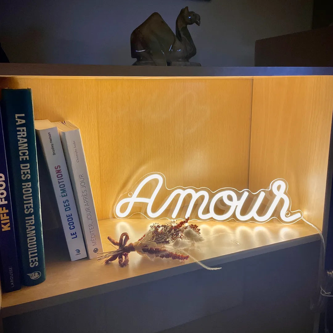 néon amour blanc chaud déco étagère