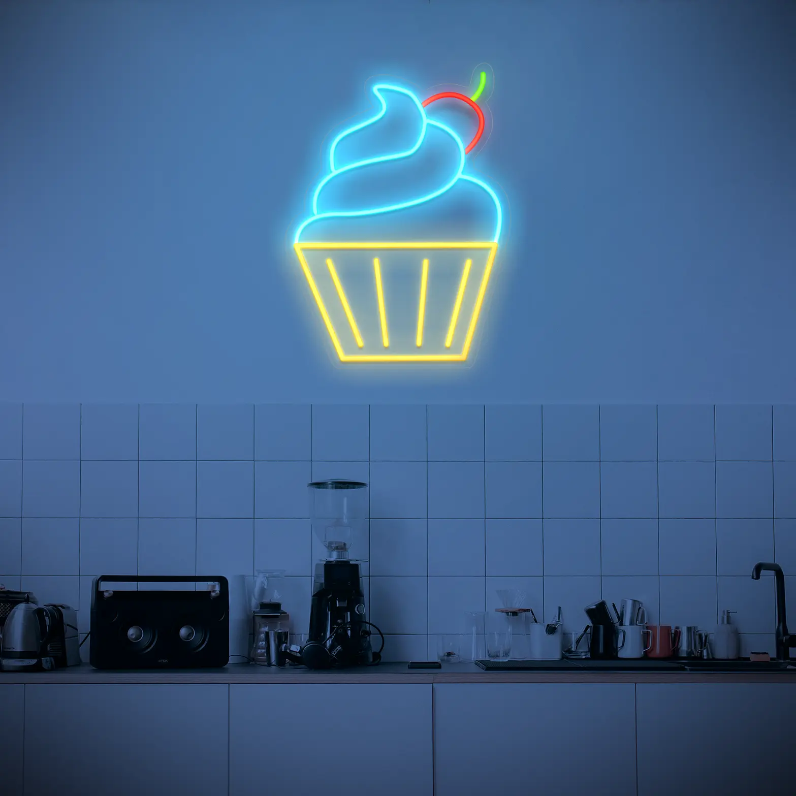Néon Cupcake Bleu dans une Cuisine