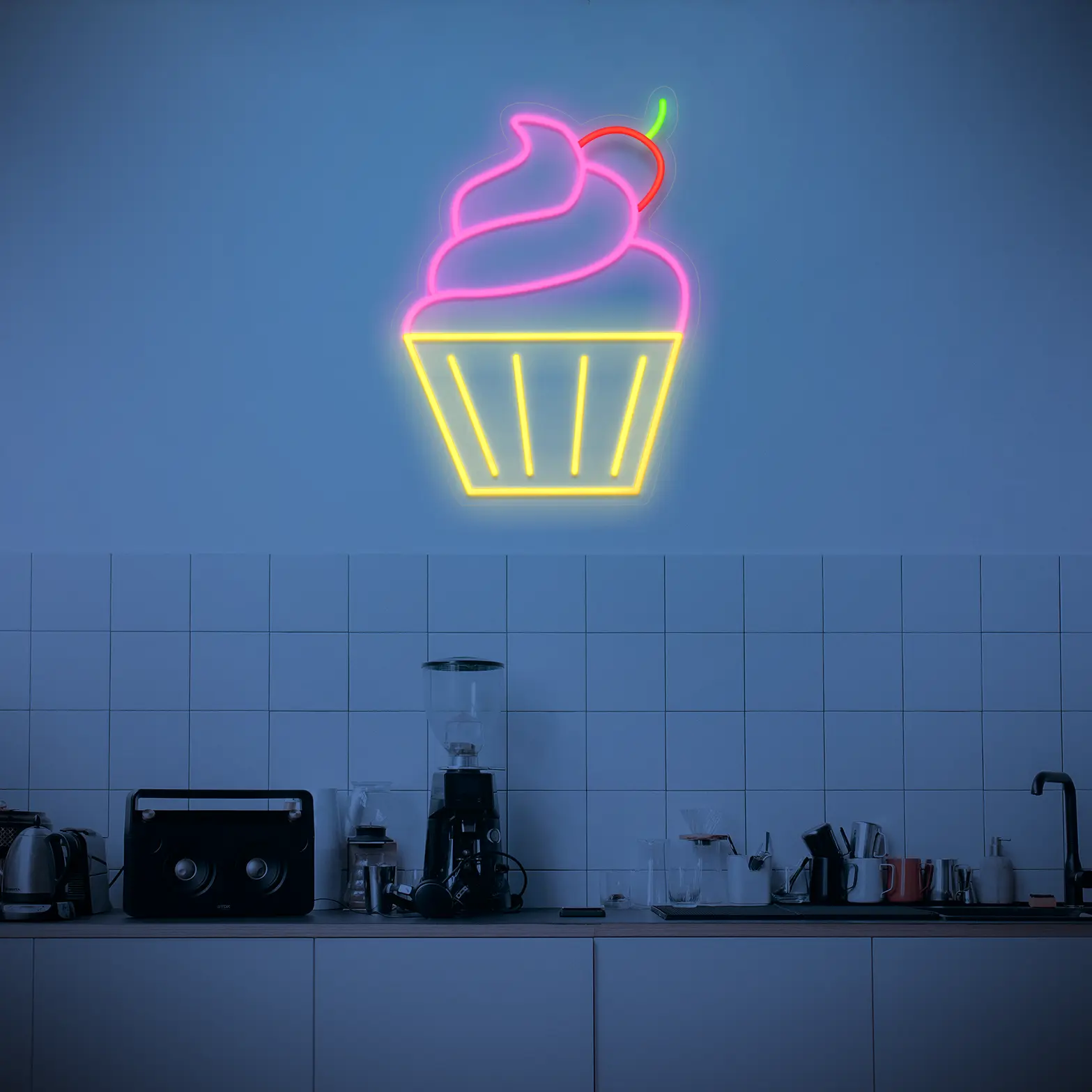 Néon Cupcake Rose dans une Cuisine
