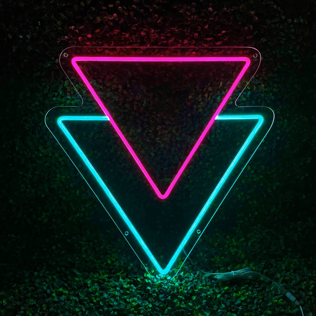 Néon double triangles bleu turquoise et rose de face
