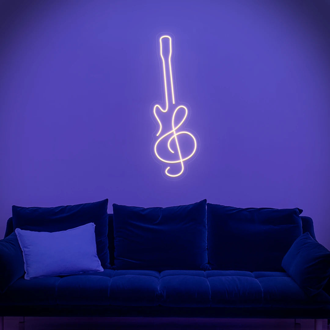 Néon Guitare Clé de Sol Blanc chaud dans un salon