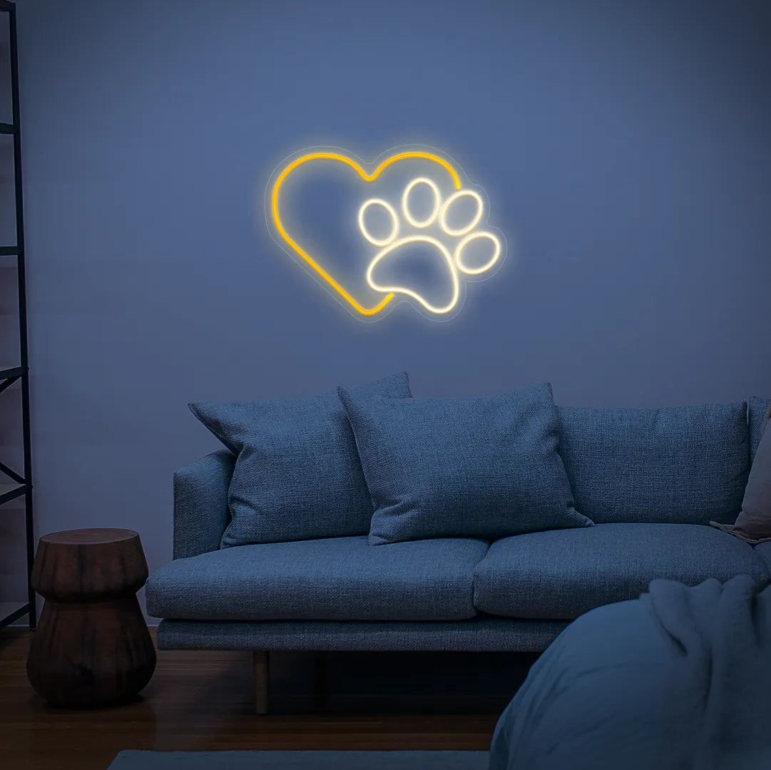Néon Patte amour animaux doré et beige dans salon